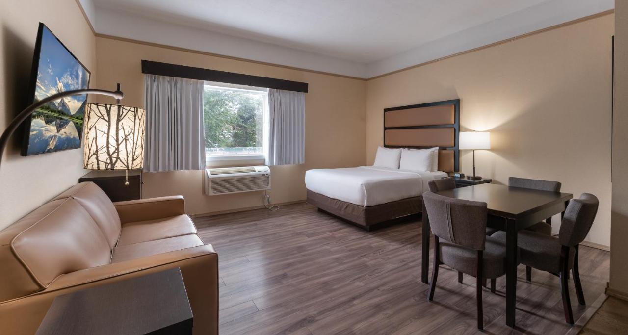 Prestige Inn Golden Εξωτερικό φωτογραφία