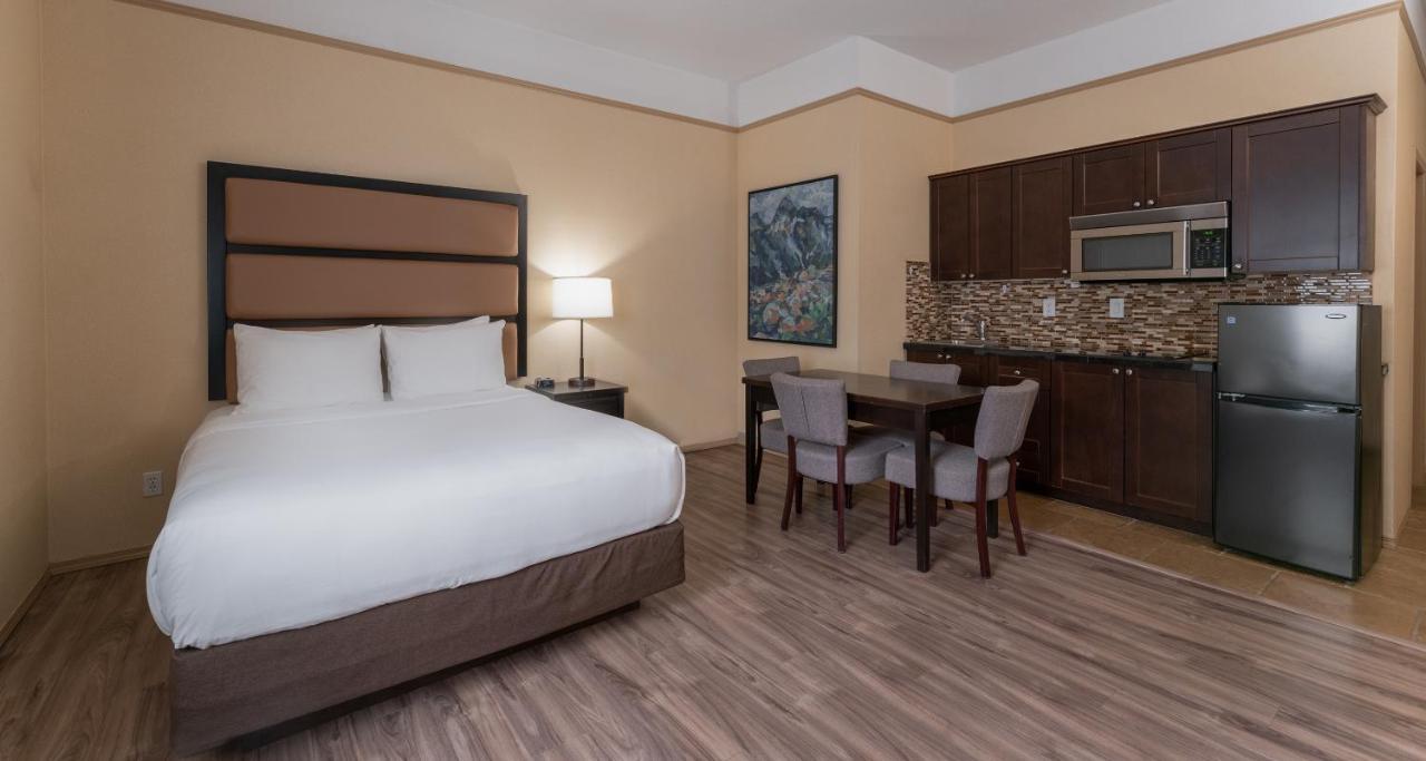 Prestige Inn Golden Εξωτερικό φωτογραφία