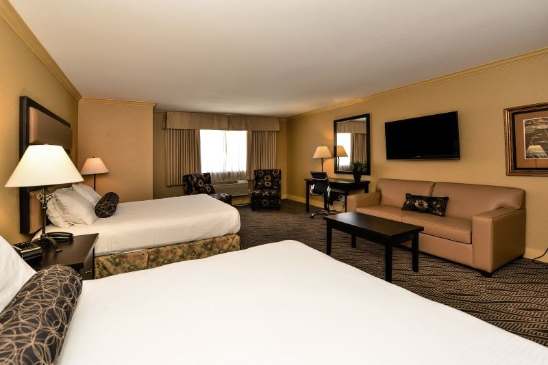 Prestige Inn Golden Εξωτερικό φωτογραφία