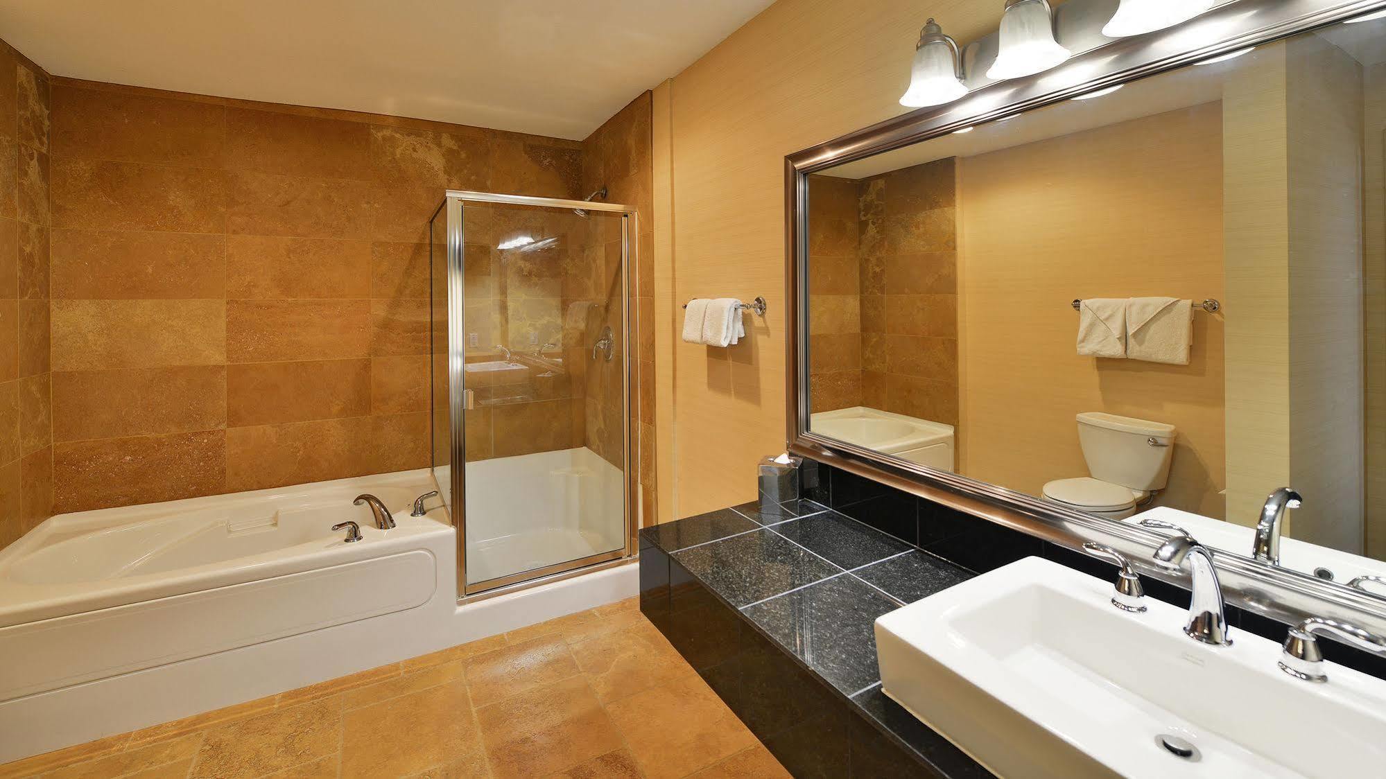 Prestige Inn Golden Εξωτερικό φωτογραφία