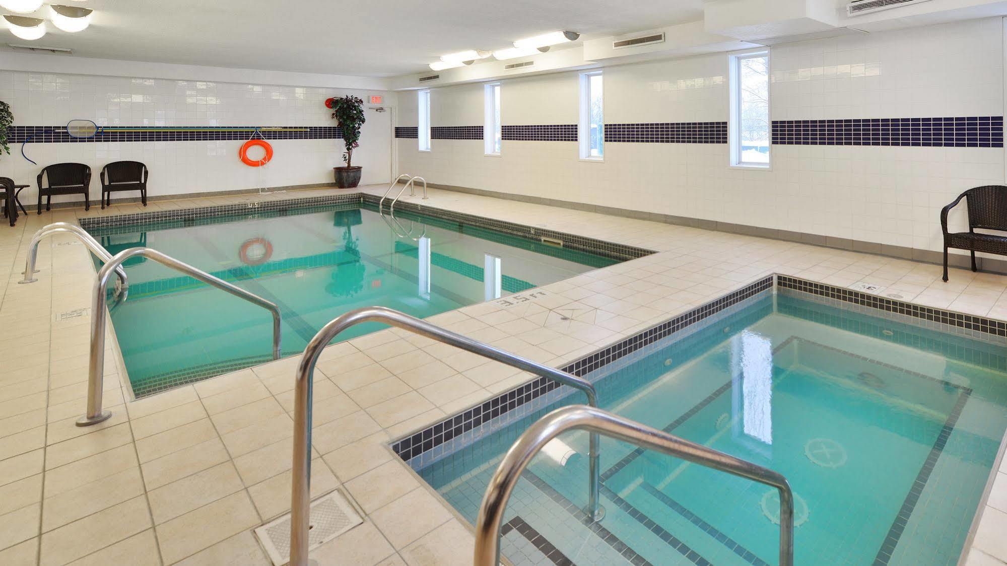 Prestige Inn Golden Εξωτερικό φωτογραφία