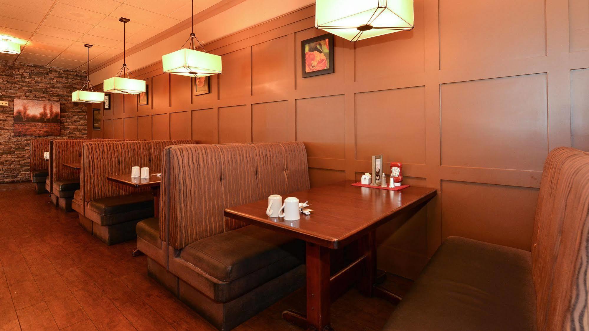 Prestige Inn Golden Εξωτερικό φωτογραφία
